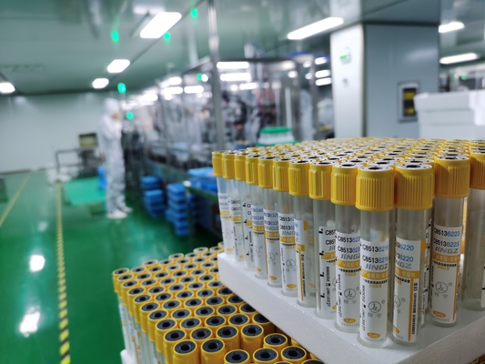 黄色い上のゲルの血塊の活性剤の管